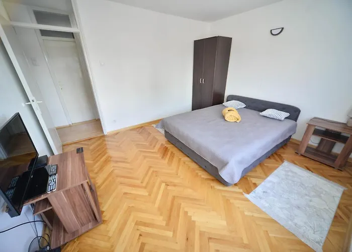 Centar Lux Πίροτ